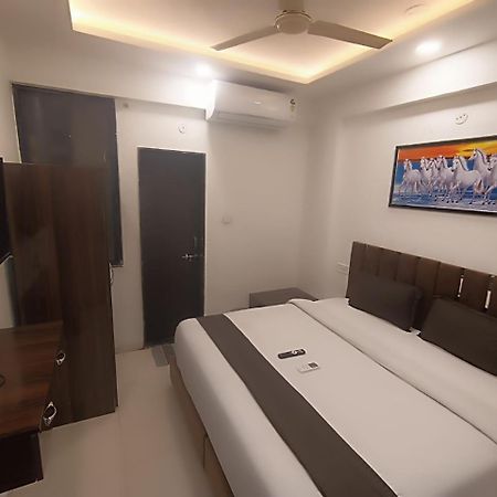אינדורה Hotel Kiwi Inn Vijaynagar Scheme 78 מראה חיצוני תמונה