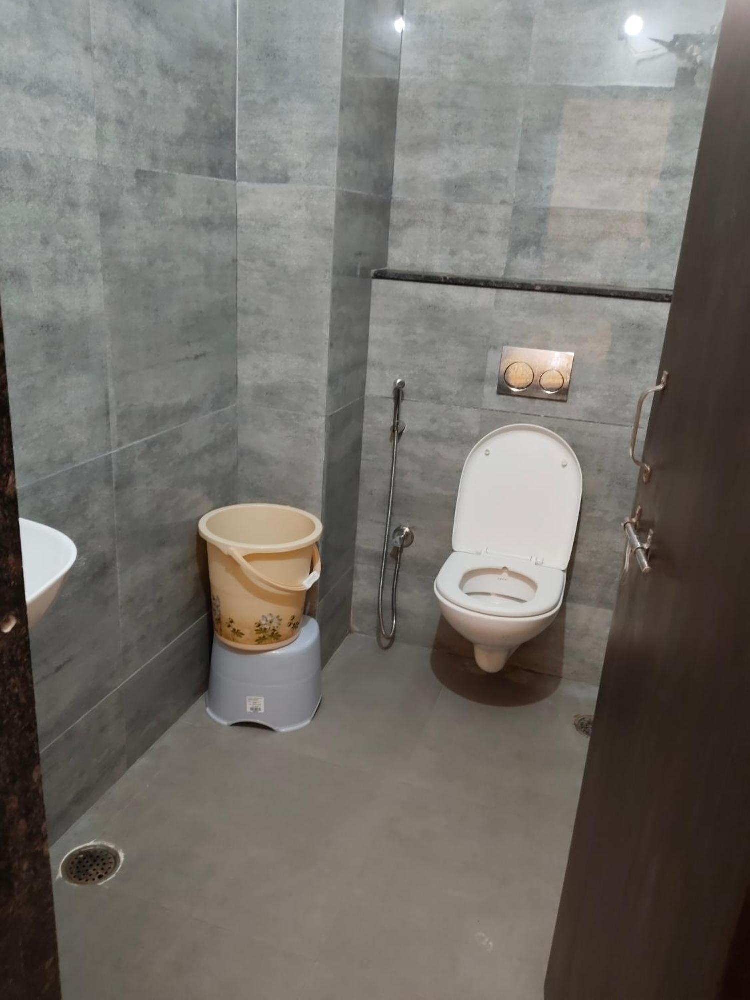 אינדורה Hotel Kiwi Inn Vijaynagar Scheme 78 מראה חיצוני תמונה