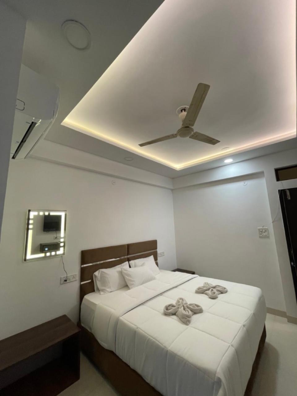 אינדורה Hotel Kiwi Inn Vijaynagar Scheme 78 מראה חיצוני תמונה