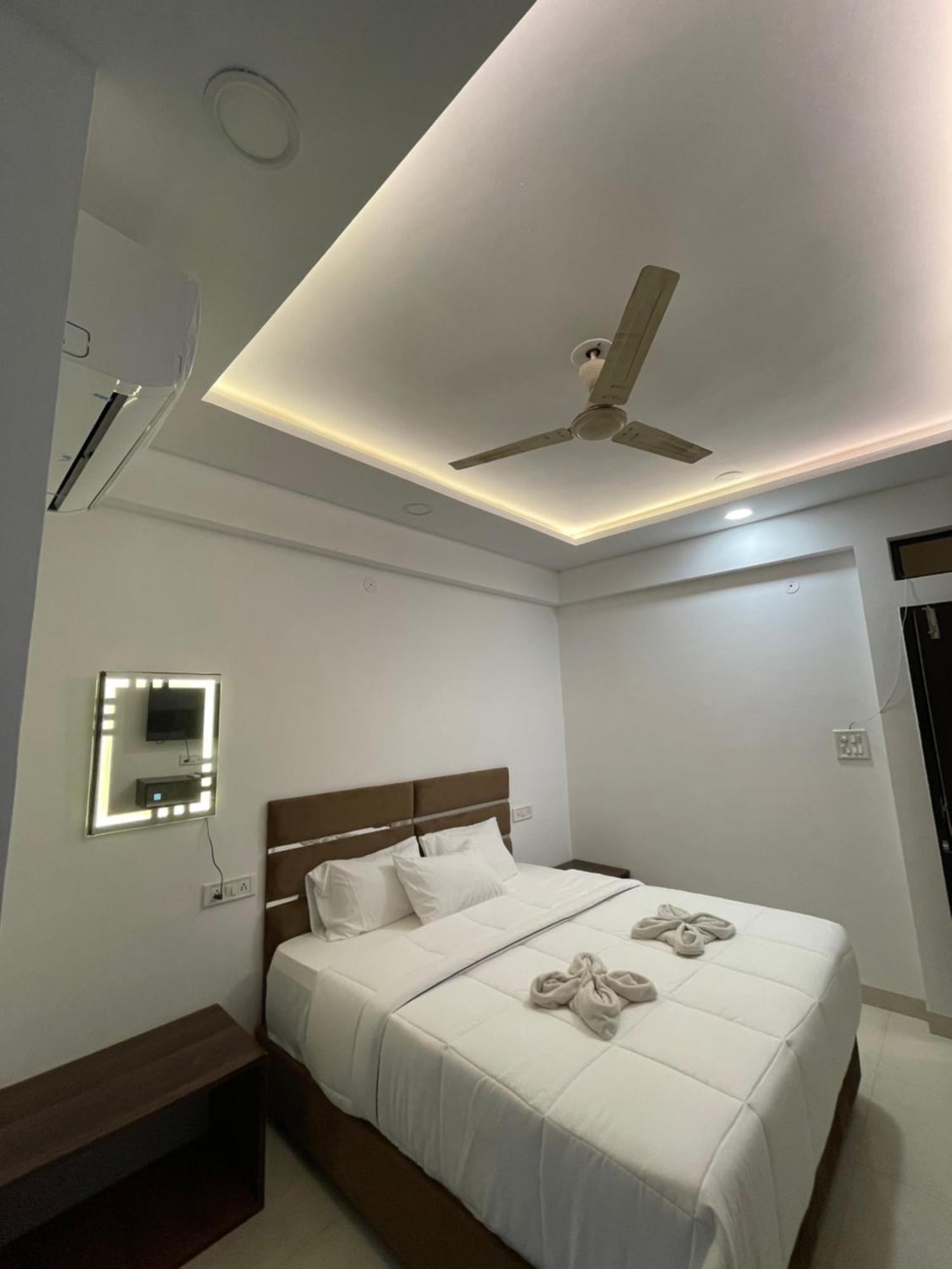 אינדורה Hotel Kiwi Inn Vijaynagar Scheme 78 מראה חיצוני תמונה