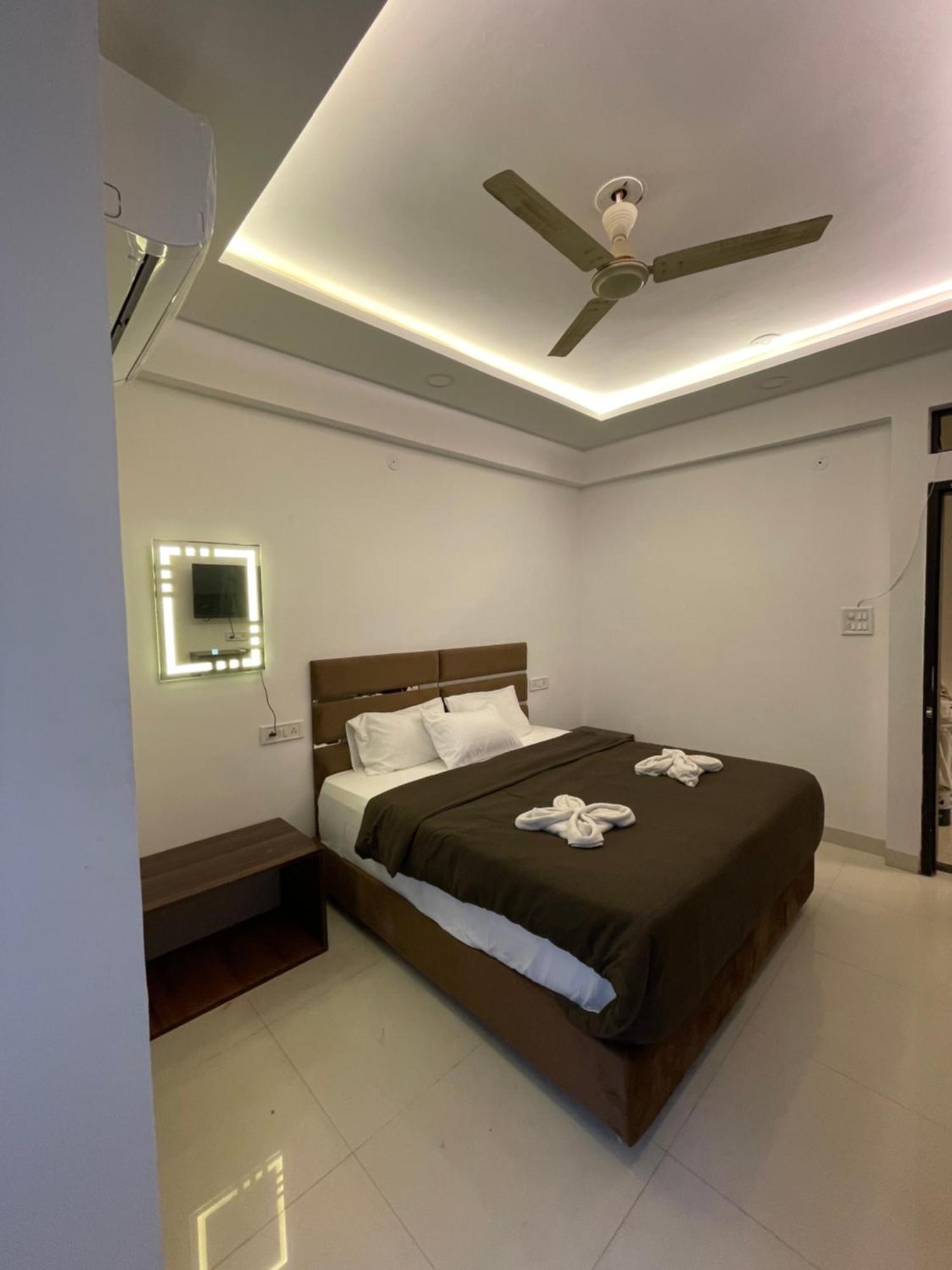 אינדורה Hotel Kiwi Inn Vijaynagar Scheme 78 מראה חיצוני תמונה