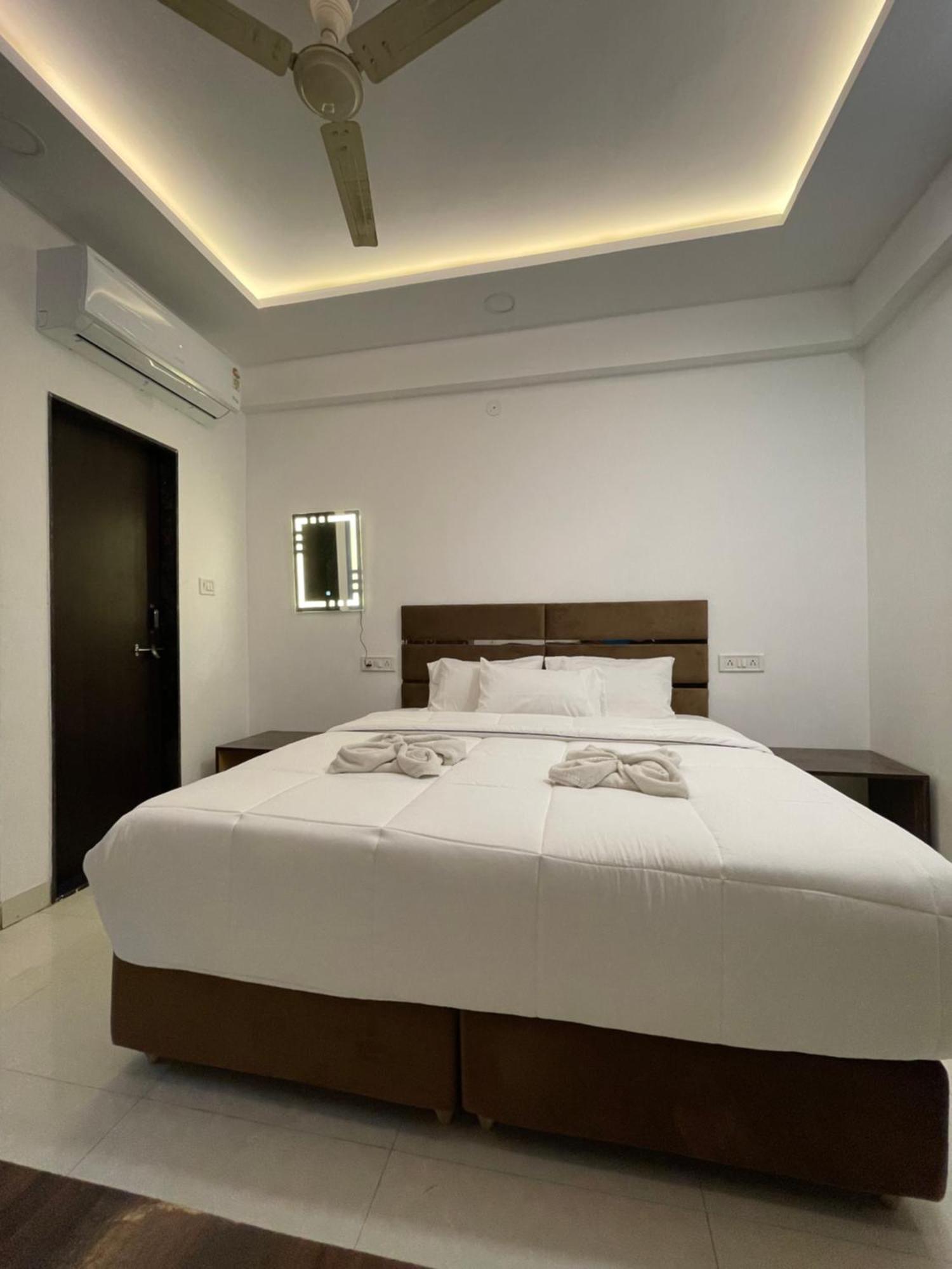 אינדורה Hotel Kiwi Inn Vijaynagar Scheme 78 מראה חיצוני תמונה