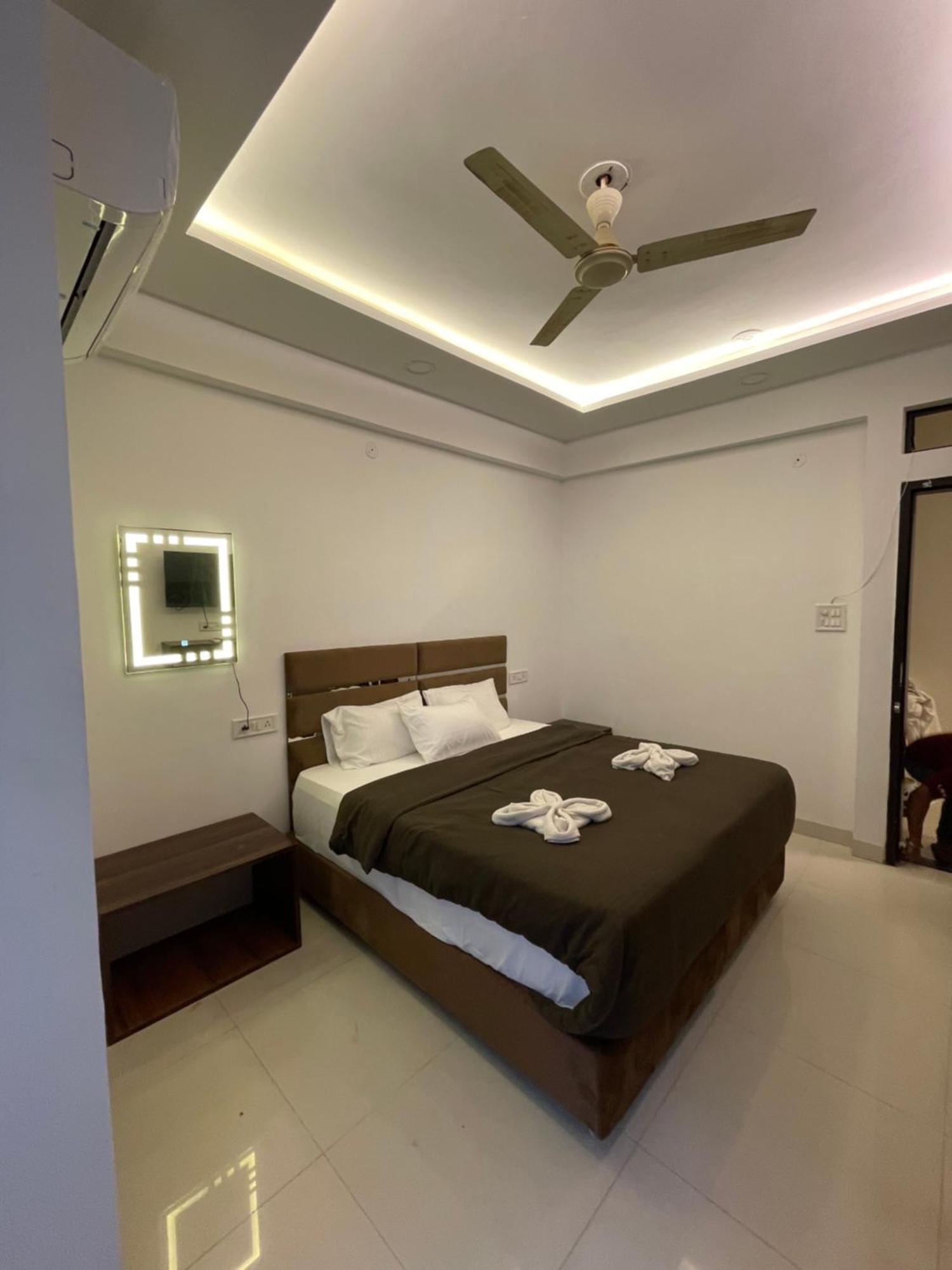 אינדורה Hotel Kiwi Inn Vijaynagar Scheme 78 מראה חיצוני תמונה