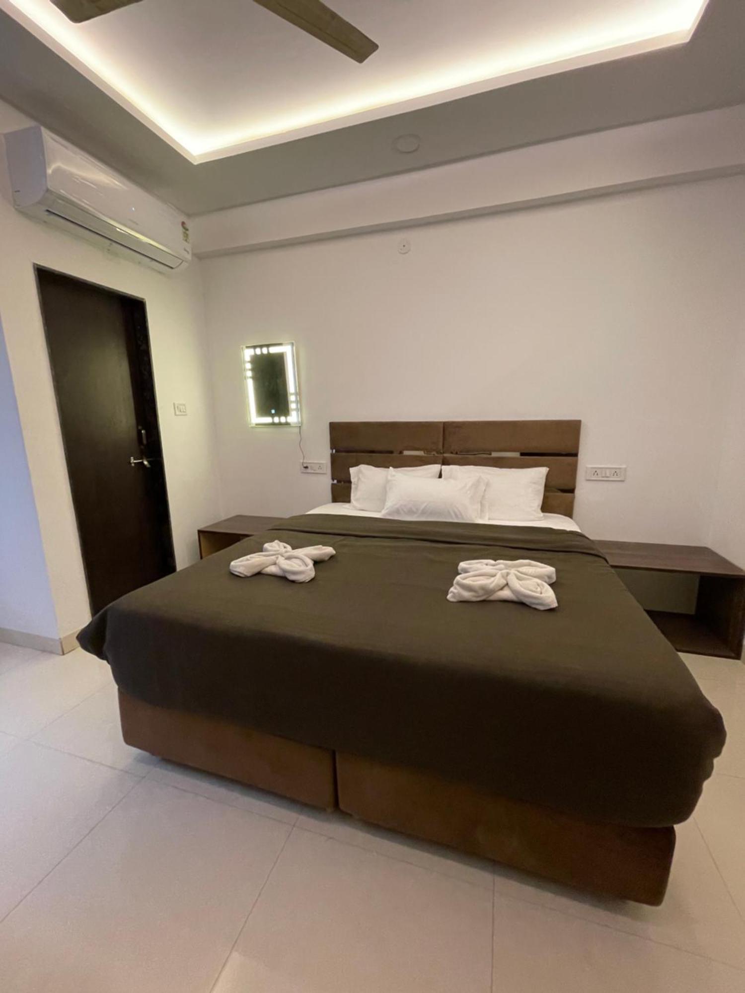 אינדורה Hotel Kiwi Inn Vijaynagar Scheme 78 מראה חיצוני תמונה