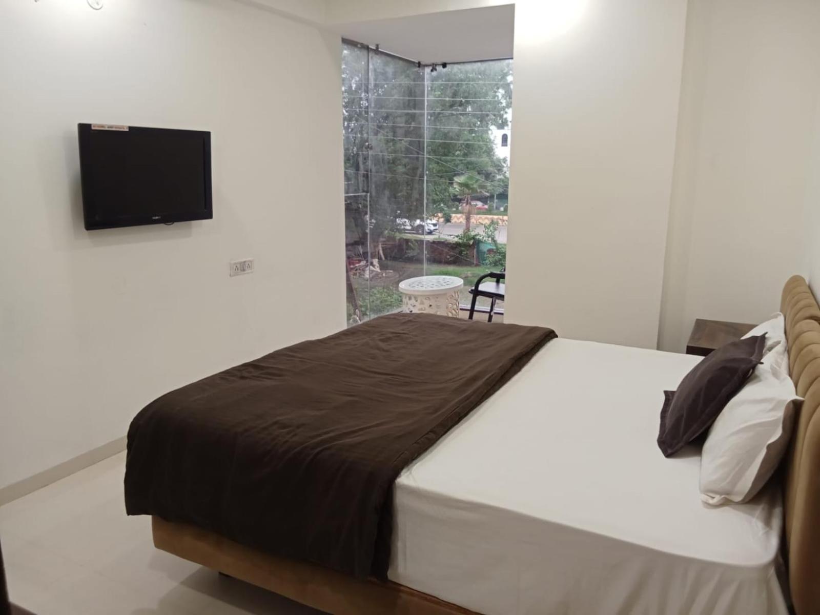 אינדורה Hotel Kiwi Inn Vijaynagar Scheme 78 מראה חיצוני תמונה