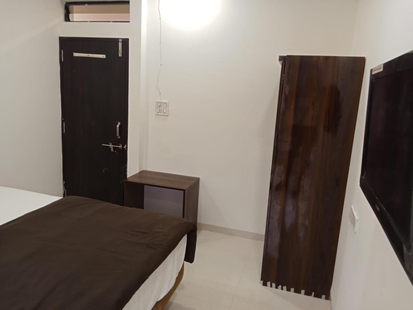 אינדורה Hotel Kiwi Inn Vijaynagar Scheme 78 מראה חיצוני תמונה