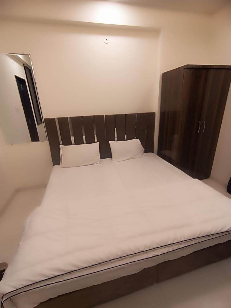 אינדורה Hotel Kiwi Inn Vijaynagar Scheme 78 מראה חיצוני תמונה