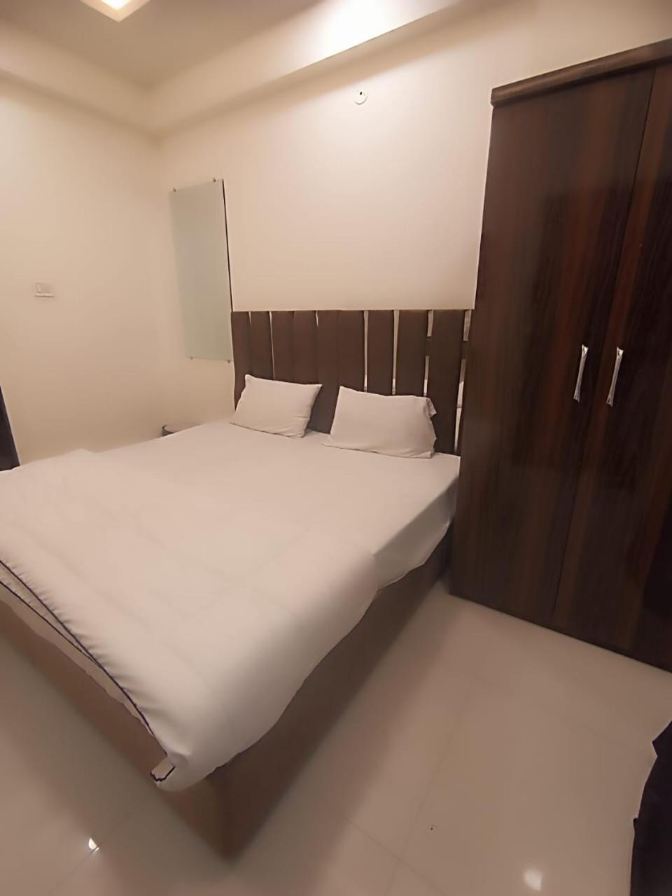 אינדורה Hotel Kiwi Inn Vijaynagar Scheme 78 מראה חיצוני תמונה