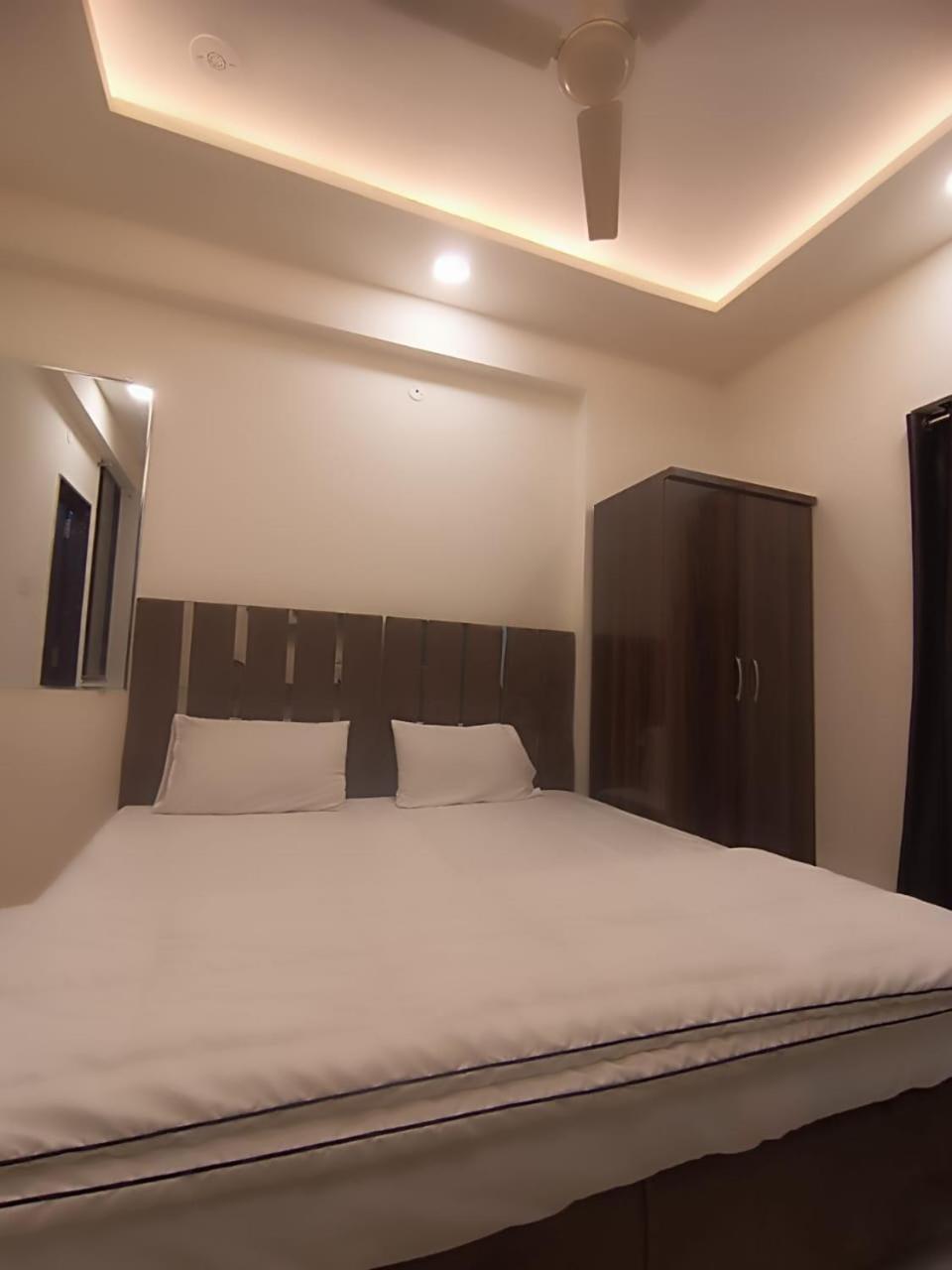 אינדורה Hotel Kiwi Inn Vijaynagar Scheme 78 מראה חיצוני תמונה