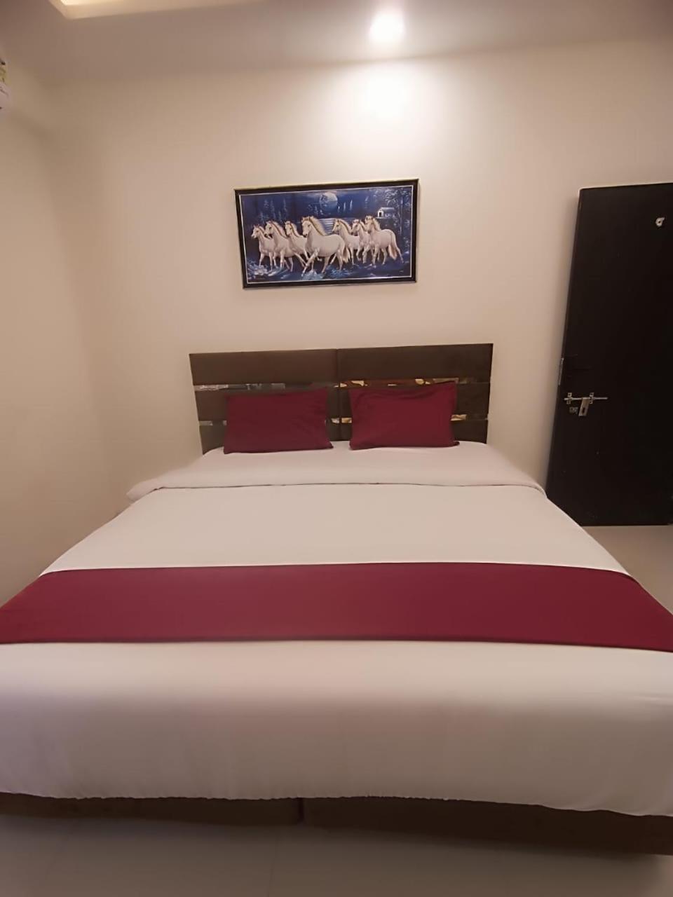 אינדורה Hotel Kiwi Inn Vijaynagar Scheme 78 מראה חיצוני תמונה