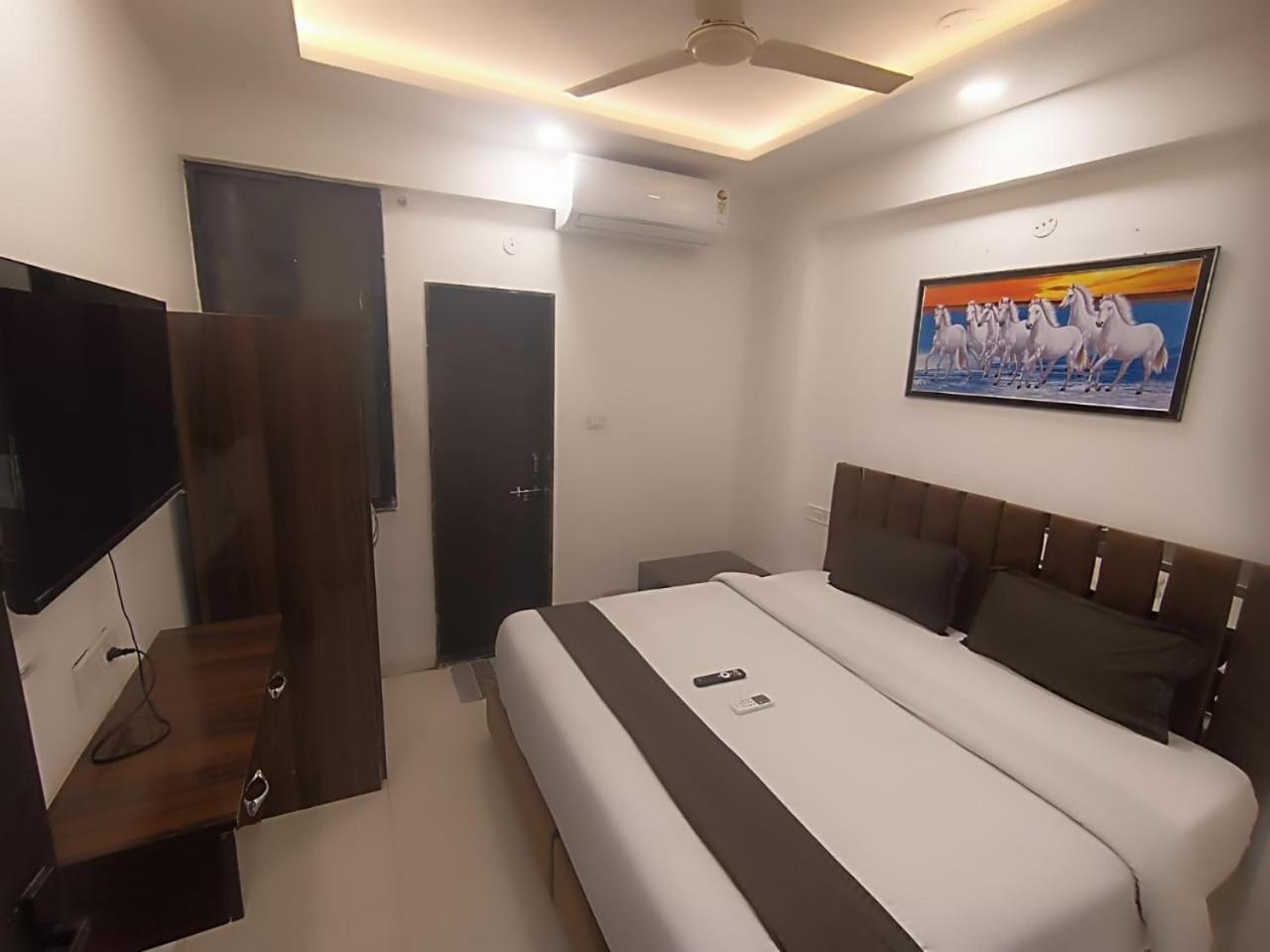 אינדורה Hotel Kiwi Inn Vijaynagar Scheme 78 מראה חיצוני תמונה