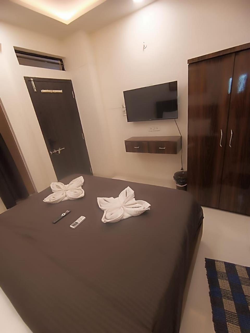 אינדורה Hotel Kiwi Inn Vijaynagar Scheme 78 מראה חיצוני תמונה