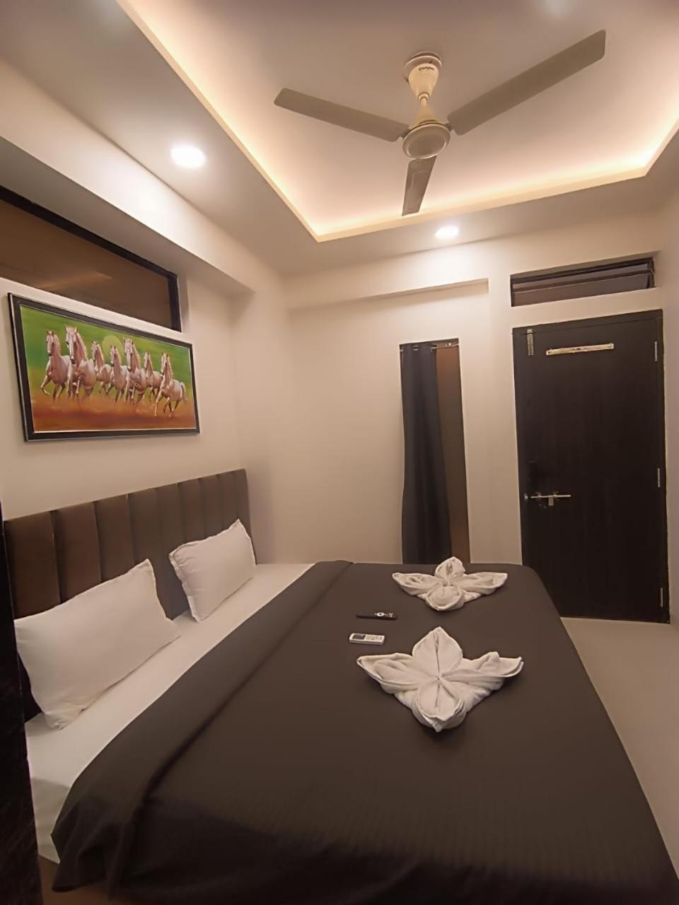 אינדורה Hotel Kiwi Inn Vijaynagar Scheme 78 מראה חיצוני תמונה