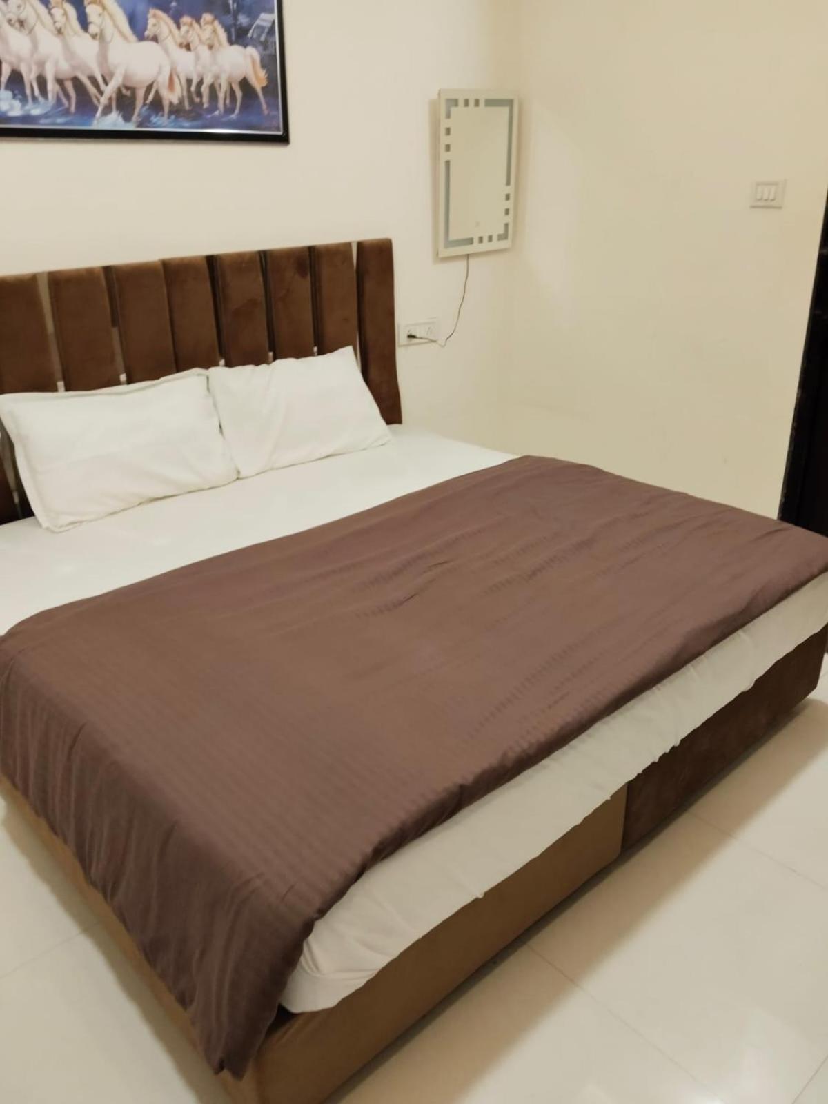 אינדורה Hotel Kiwi Inn Vijaynagar Scheme 78 מראה חיצוני תמונה