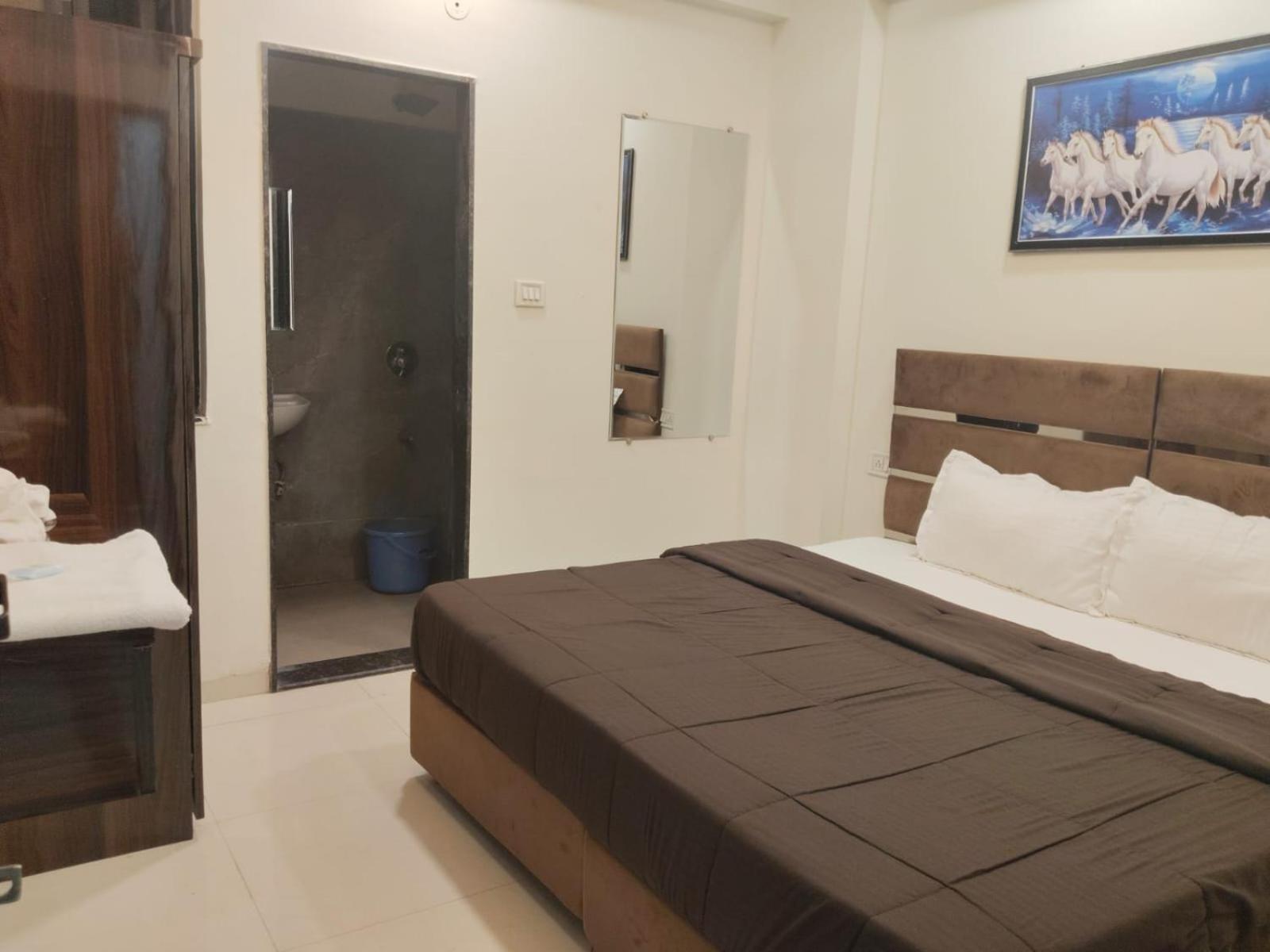 אינדורה Hotel Kiwi Inn Vijaynagar Scheme 78 מראה חיצוני תמונה